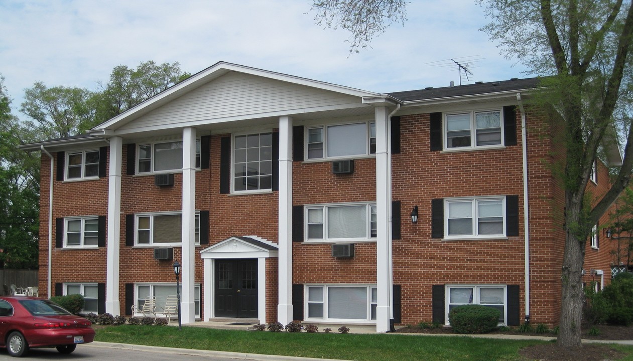 Lexington Apartments in Elmhurst, IL - Foto de edificio