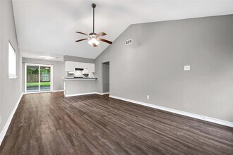 10914 Twig Dr in Houston, TX - Foto de edificio - Building Photo