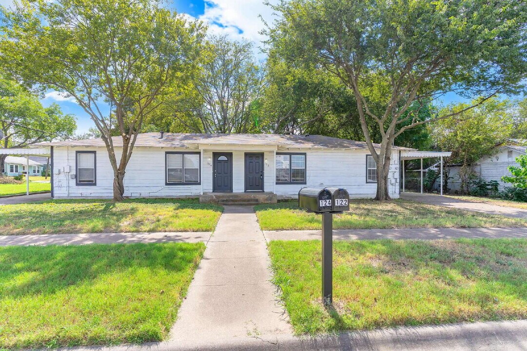 122 Ramsey St in Cleburne, TX - Building Photo