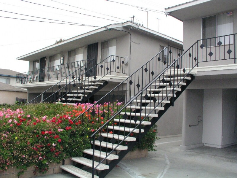 West 166th St. Apartments in Gardena, CA - Foto de edificio