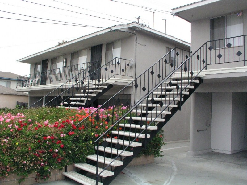 West 166th St. Apartments in Gardena, CA - Building Photo