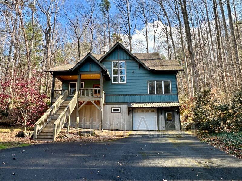 12 Beaverdam Knoll Rd in Asheville, NC - Building Photo
