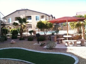 2305 W Horizon Ridge Pkwy in Henderson, NV - Building Photo