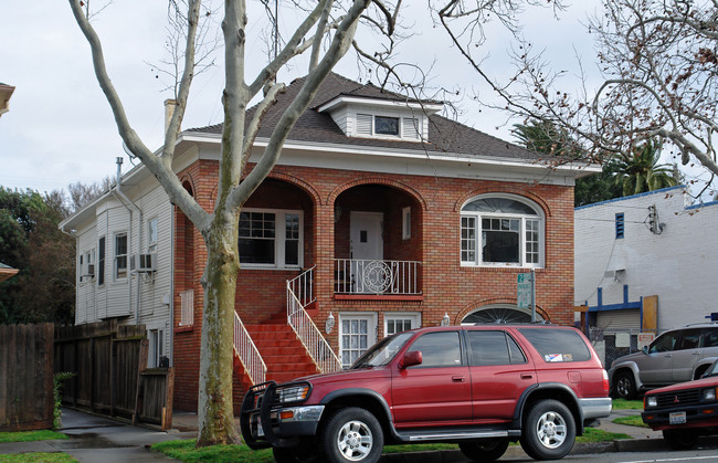 2727 T St in Sacramento, CA - Foto de edificio - Building Photo