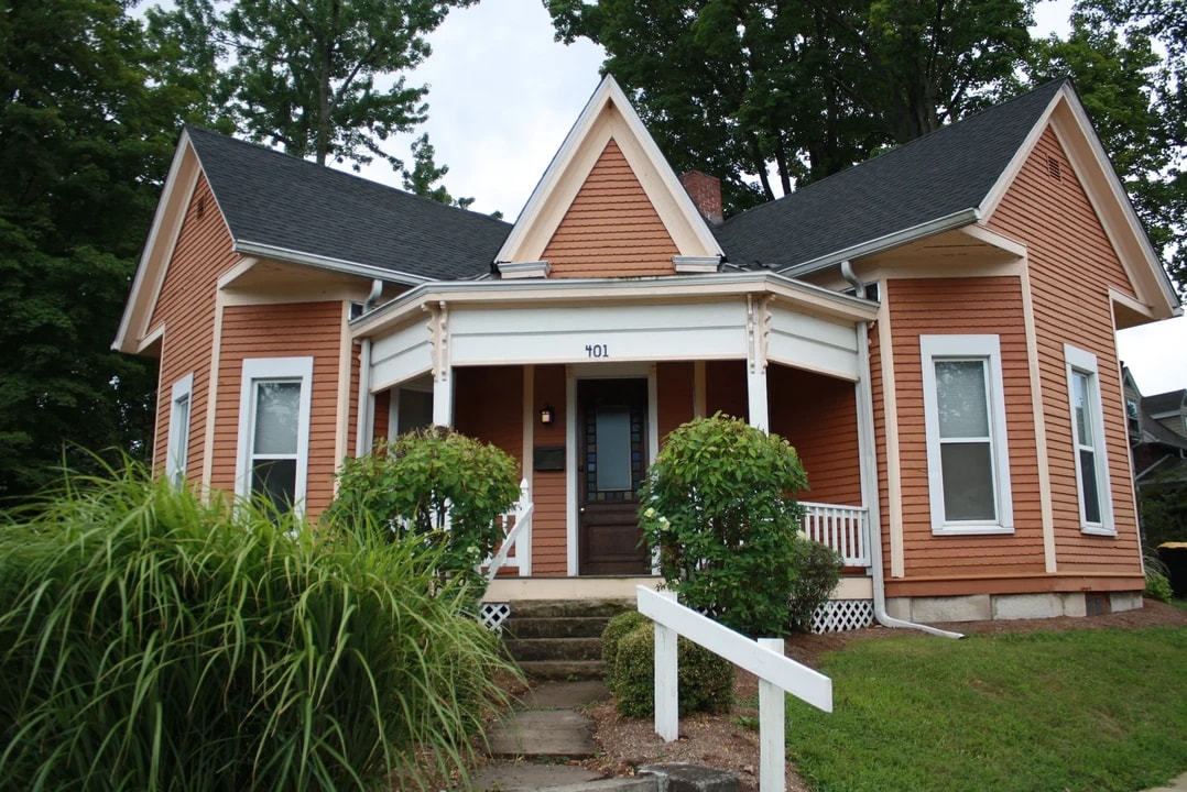 401 S Dunn St in Bloomington, IN - Building Photo