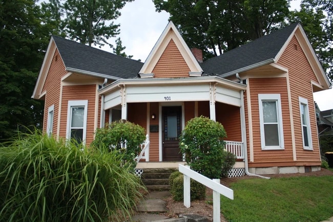 property at 401 S Dunn St