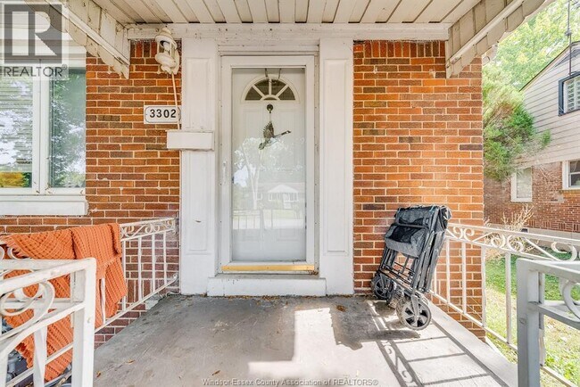 3302 Curry Ave in Windsor, ON - Building Photo - Building Photo