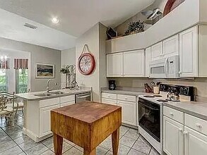 1849 Ocean Village Dr in Fernandina Beach, FL - Foto de edificio - Building Photo