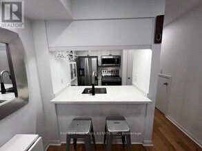 5 Everson Dr in Toronto, ON - Building Photo - Building Photo