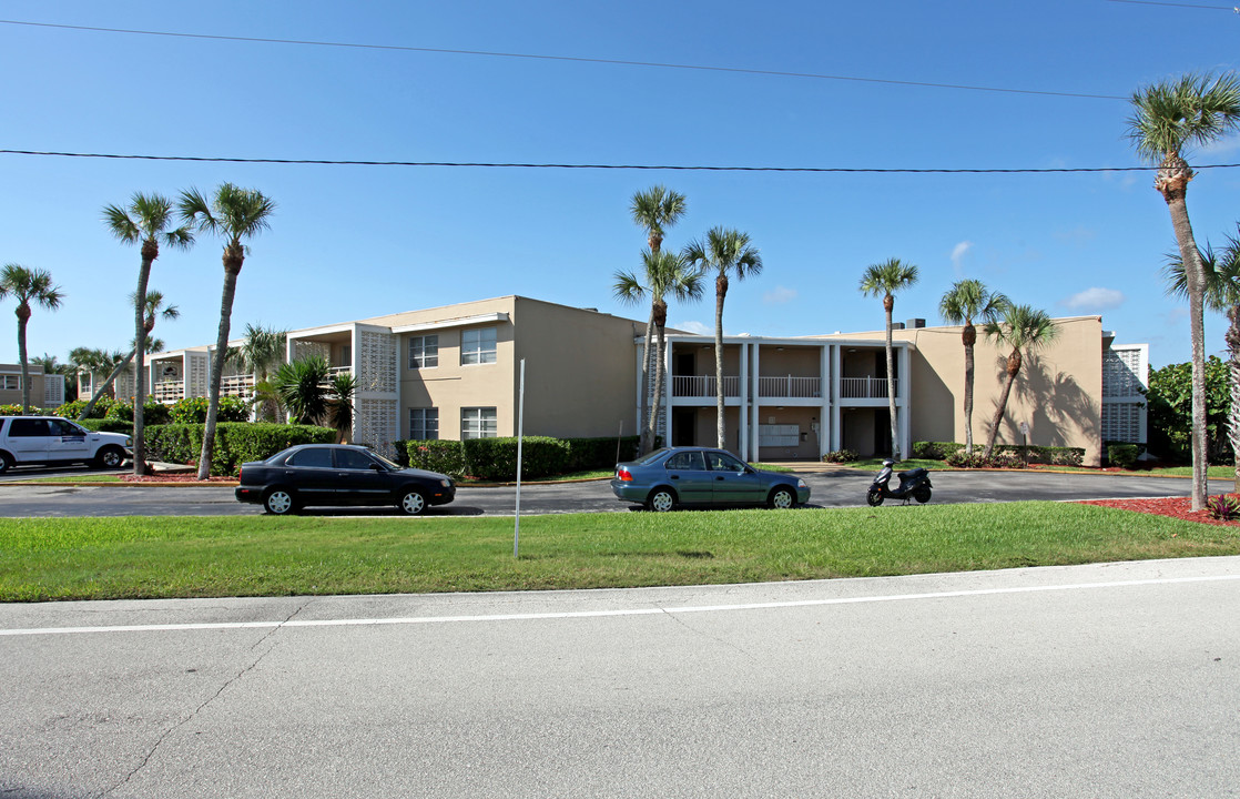 Shore View Apartments in Satellite Beach, FL - Building Photo