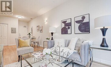 393-393 King St W in Toronto, ON - Building Photo - Building Photo