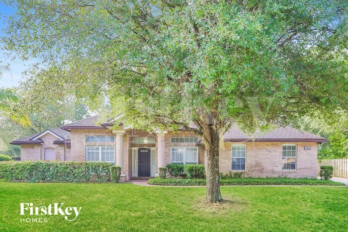 1909 Holly Oak Dr in Orange Park, FL - Foto de edificio