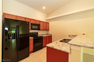 1317 SE 24th Ave in Cape Coral, FL - Foto de edificio - Building Photo
