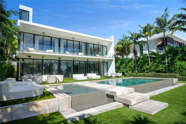 5501 Pine Tree Dr in Miami Beach, FL - Foto de edificio - Building Photo