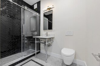 138 E 38th St in New York, NY - Building Photo - Building Photo