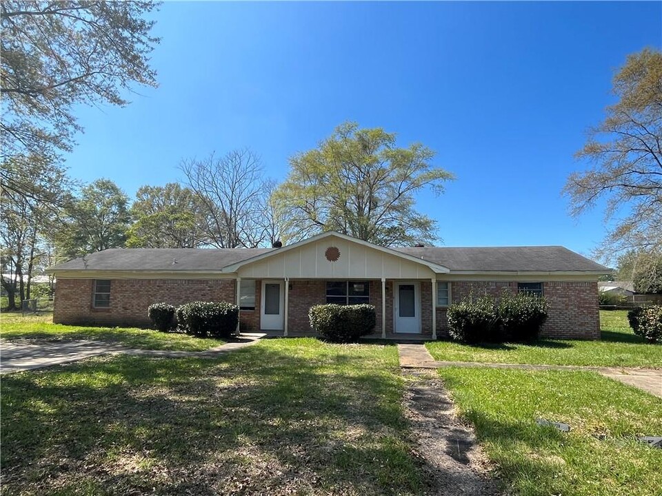 203 Bouler Ave in Bay Minette, AL - Foto de edificio