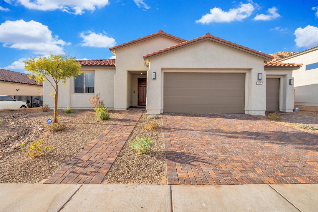 647 Quarry Pass in Mesquite, NV - Building Photo