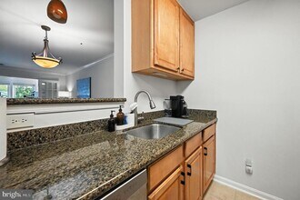 3175 Summit Square Dr in Oakton, VA - Building Photo - Building Photo