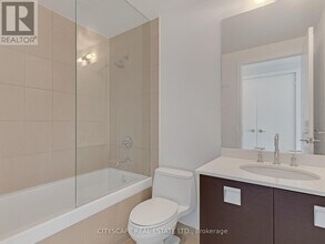 33-1533 Charles St E in Toronto, ON - Building Photo - Building Photo