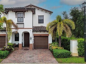 8805 NW 103rd Pl in Doral, FL - Building Photo