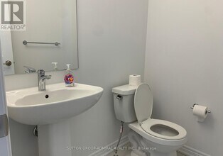 2023 Cameron Lott Cres in Oshawa, ON - Building Photo - Building Photo