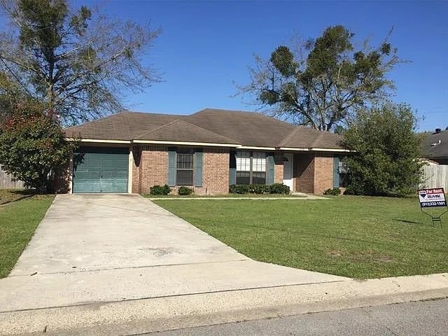 property at 1646 Latham Ct