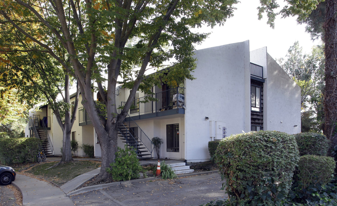 614 Adams St in Davis, CA - Building Photo