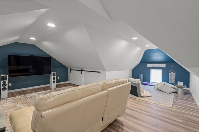 property at 31114 Lakeview Bend Ln