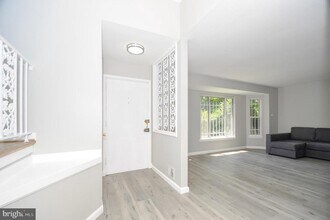 2016 Cascade Rd in Silver Spring, MD - Building Photo - Building Photo