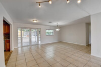 4163 NW 2nd Ct in Boca Raton, FL - Foto de edificio - Building Photo