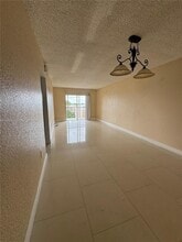 6095 W 19th Ave in Hialeah, FL - Building Photo - Building Photo