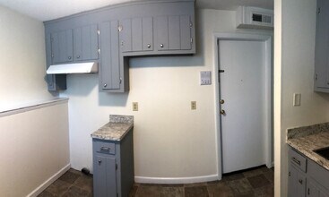 7 Lovefield St in Easthampton, MA - Building Photo - Building Photo