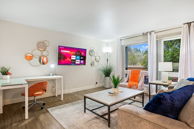 10215 SE 6th St in Bellevue, WA - Building Photo - Building Photo