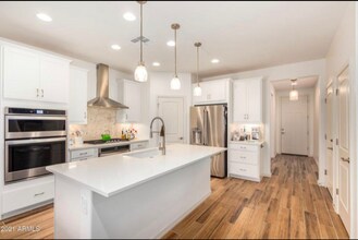 2437 E Alta Vista Rd in Phoenix, AZ - Building Photo - Building Photo
