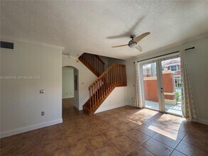 6015 NW 116 Pl in Doral, FL - Building Photo - Building Photo