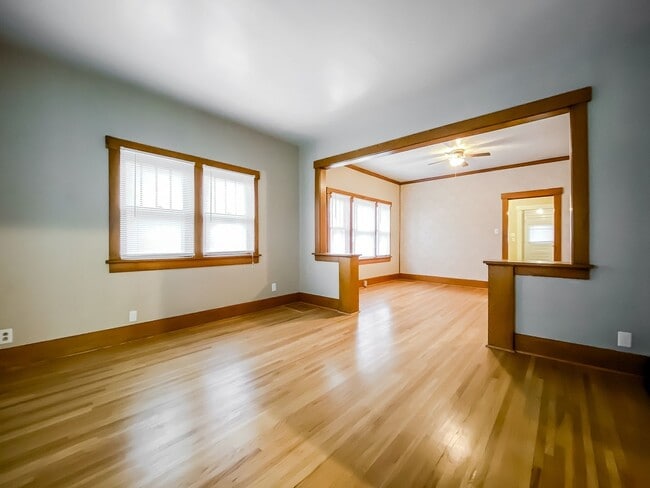 property at 118 E 16th Ave