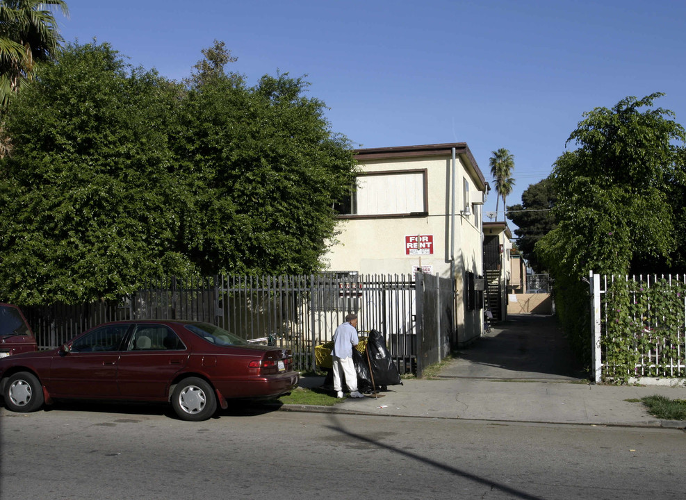 14813 Delano St in Van Nuys, CA - Building Photo