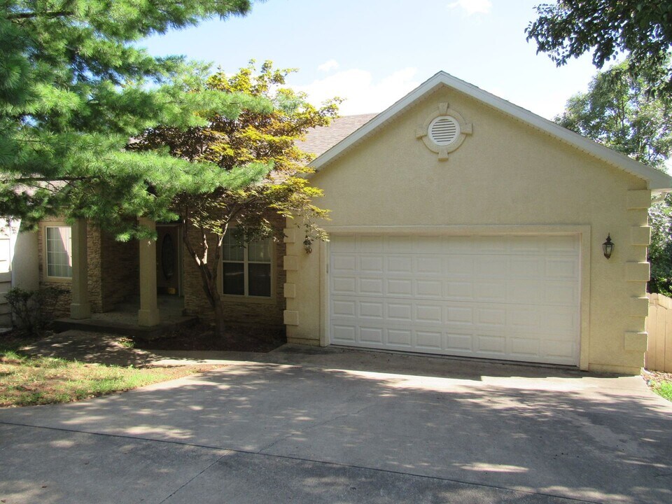 1581 Ridgeview Terrace in Osage Beach, MO - Building Photo