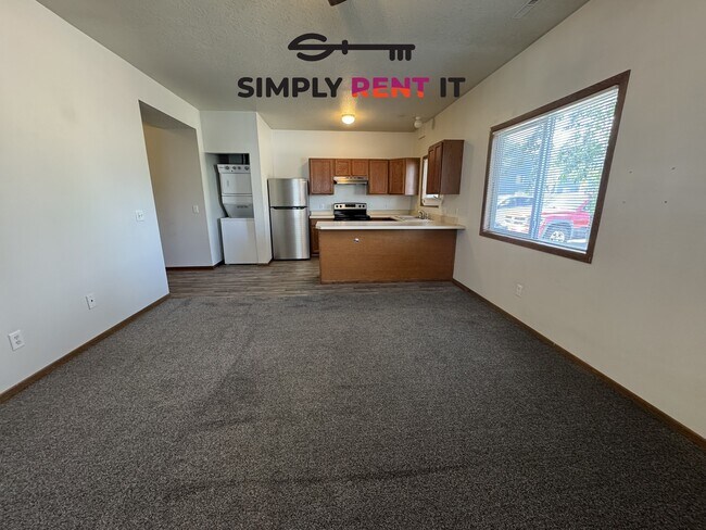 4549 Steinbeck St in Ames, IA - Building Photo - Building Photo