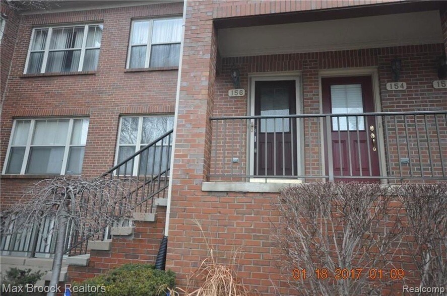 156 Tiffany Ln Pvt, Unit 97 in Royal Oak, MI - Building Photo
