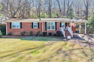 1731 Old Columbiana Rd in Vestavia Hills, AL - Building Photo