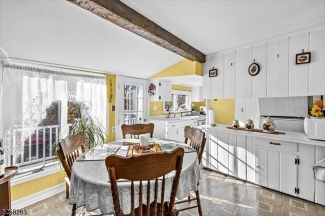 64 Center St in Clinton, NJ - Building Photo - Building Photo