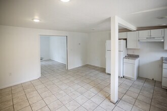 502 S 1st St, Unit Apt. 2 in Lamar, CO - Building Photo - Building Photo