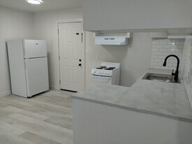 626 W King Ave, Unit A in Kingsville, TX - Building Photo