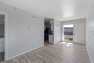 5570 E Hampton St, Unit 211 in Tucson, AZ - Building Photo - Building Photo