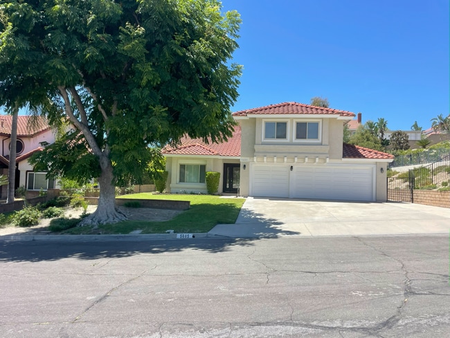 property at 5605 Vista Cantora