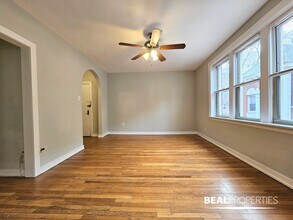 542 W Surf St, Unit 1 in Chicago, IL - Building Photo - Building Photo