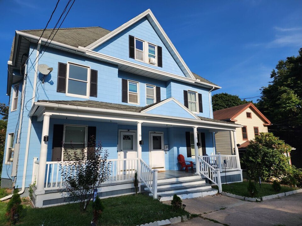 77 Hawthorne Ave in Derby, CT - Foto de edificio