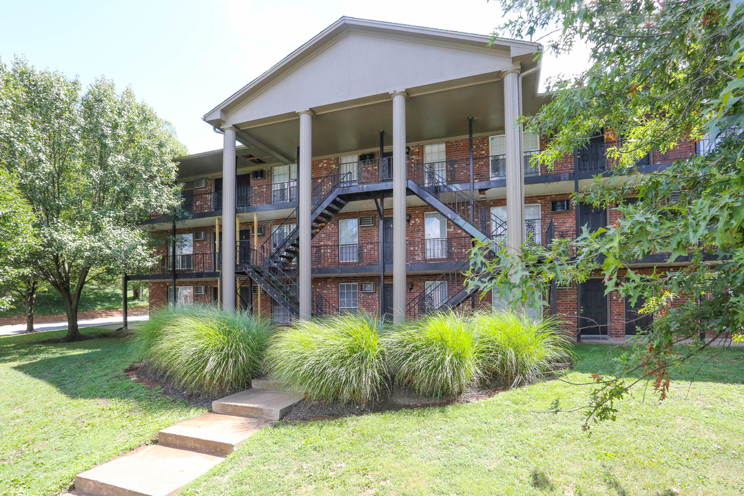 Preakness Apartments in Lexington, KY - Building Photo