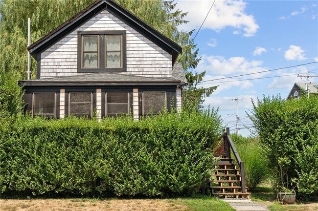 75 Garfield St in Newport, RI - Building Photo - Building Photo